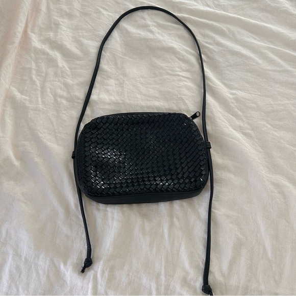 Vintage black soft vegan minimal leather Woven weaved adjustable Crossbody Bag - Picture 2 of 9